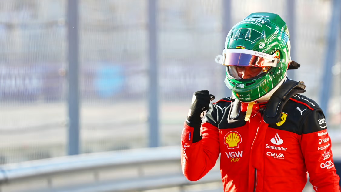 Charles Leclerc esulta dopo la pole position nella qualifiche ad Austin
