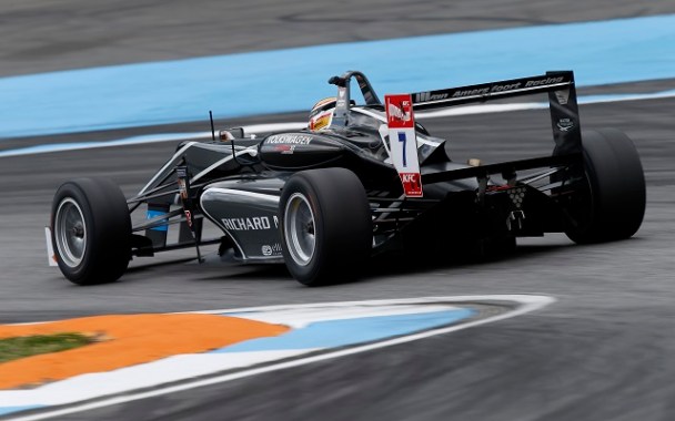 In questo articolo diviso in due parti andiamo a ripercorrere insieme le stagioni vinte da debuttante di Charles Leclerc in GP3 e Formula 2 In questo articolo diviso in due parti andiamo a ripercorrere insieme le stagioni vinte da debuttante di Charles Leclerc in GP3 e Formula 2