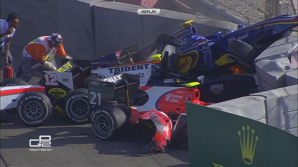 Il super tamponamento in GP2 in Gara 2 ad Abu Dhabi