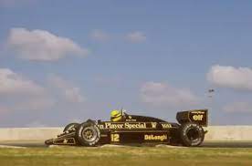 Una delle vittorie più emblematiche di Ayrton Senna, arrivata per soli 14 millesimi di secondo a discapito del leone Mansell.