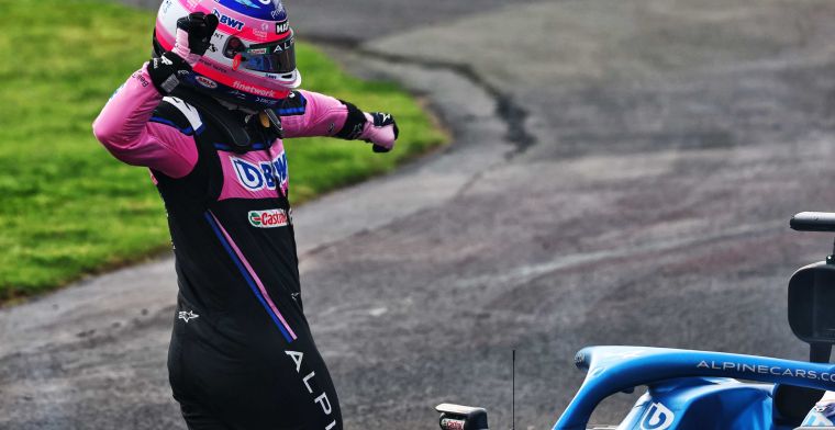 Fernando Alonso disperato dopo l'ennesimo ritiro stagionale nel 2022