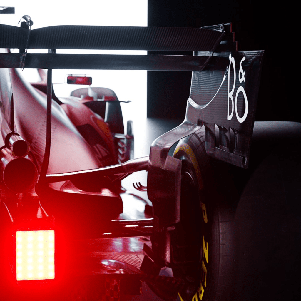 Charles Leclerc e Carlos Sainz sono stati lunedì 29 Gennaio al Circuit de Barcelona-Catalunya per un test con gli pneumatici Pirelli, al volante di una SF-23. Questa è stata la prima delle tre giornate che Ferrari e Pirelli svolgeranno a Montmeló, a cui si è unito un ospite speciale a bordo di una seconda vettura.