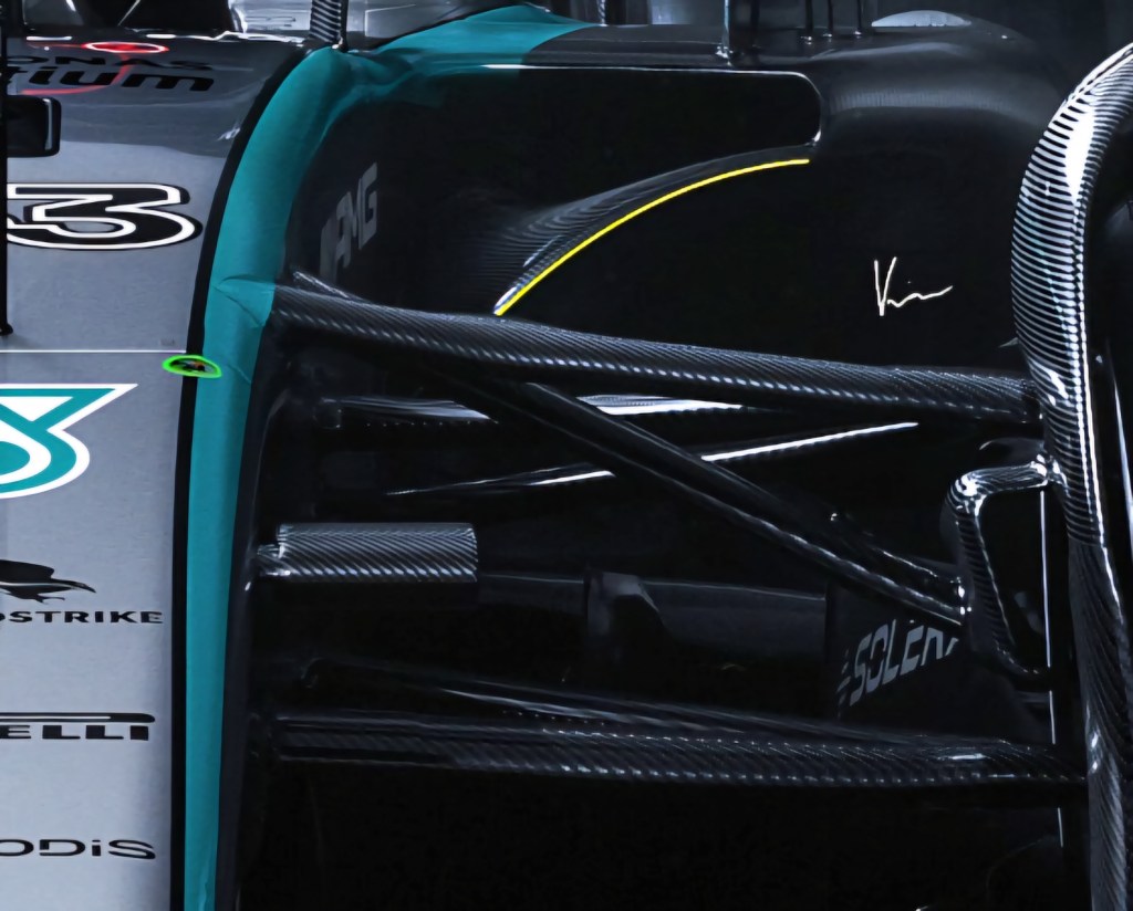 Le bocche dei radiatori della Mercedes W15