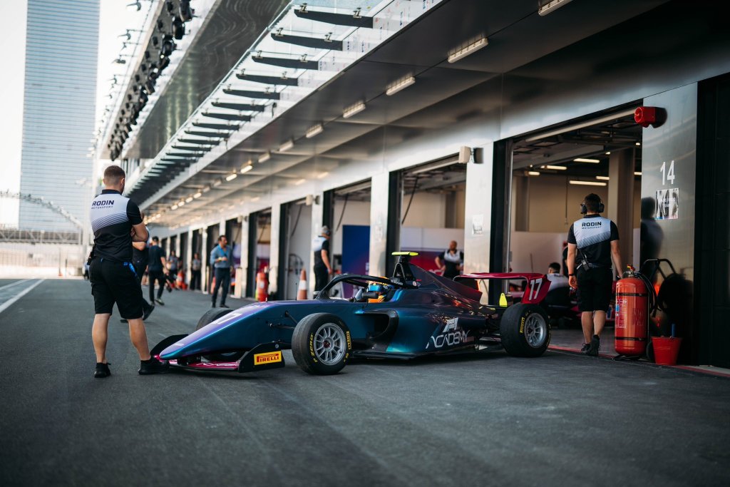 Questa settimana scenderà in pista anche la F1 Academy. In questo articolo trovi tutte le informazioni necessarie per affrontare al meglio la nuova stagione.
