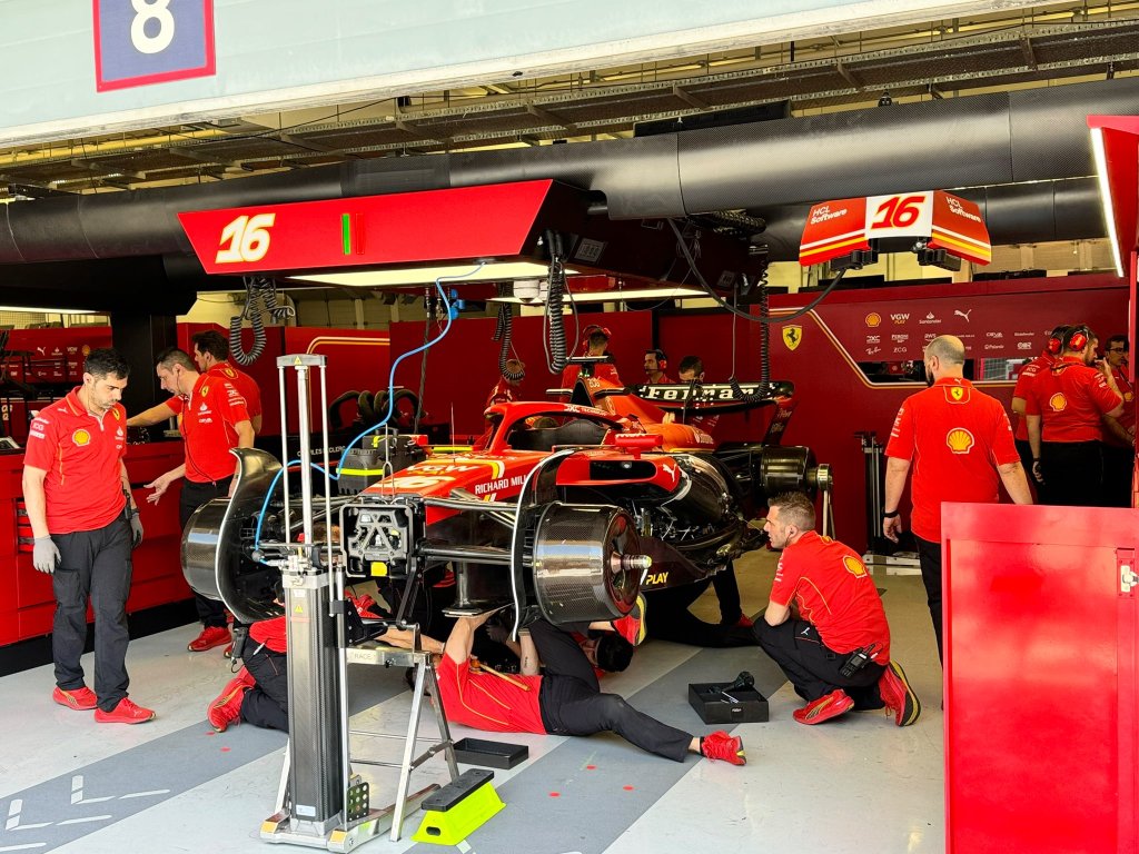 Via ai semafori anche questa mattina per il secondo giorno di test stagionali in Bahrain. Lampo Ferrari con Leclerc. Test conclusi in anticipo per via di una bandiera rossa. 