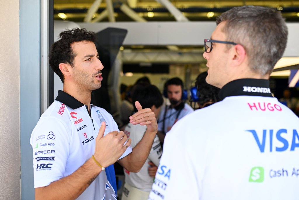 Il pilota australiano ha segnato ieri il quarto tempo in pista. Questa nuova VCARB-01, figlia della scorsa Red Bull, potrebbe risalire la classifica. Per Ricciardo è ancora troppo presto per dirlo. 