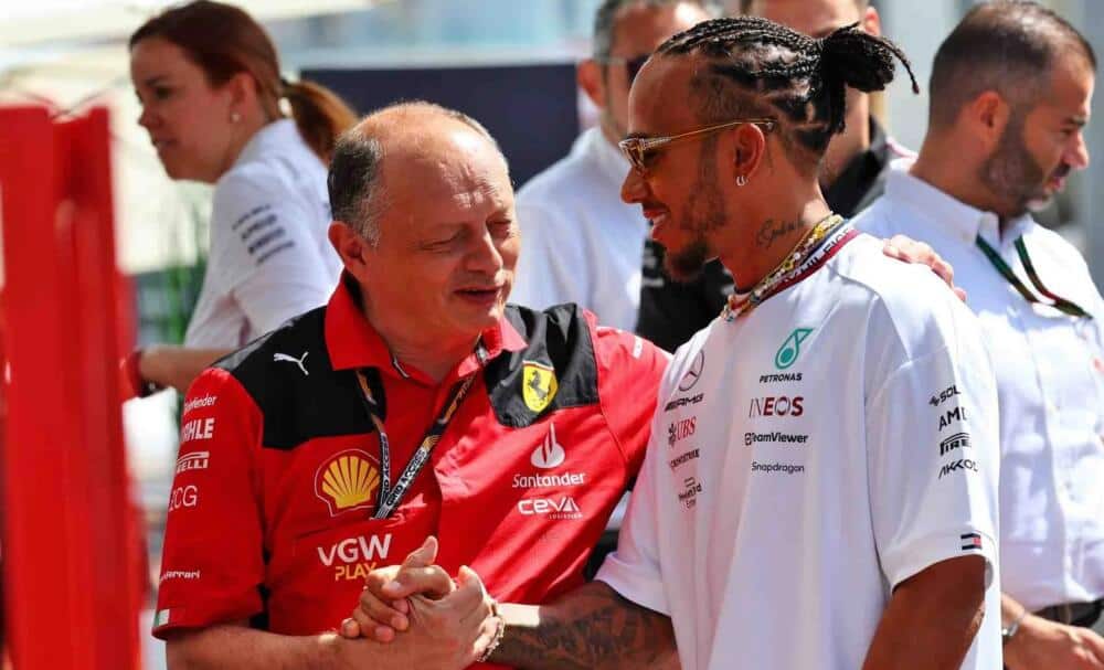 Vasseur ha confessato di aver avuto difficoltà ad informare il Toto Wolff e Carlos Sainz dell'approdo di Lewis Hamilton in Ferrari nel 2025.