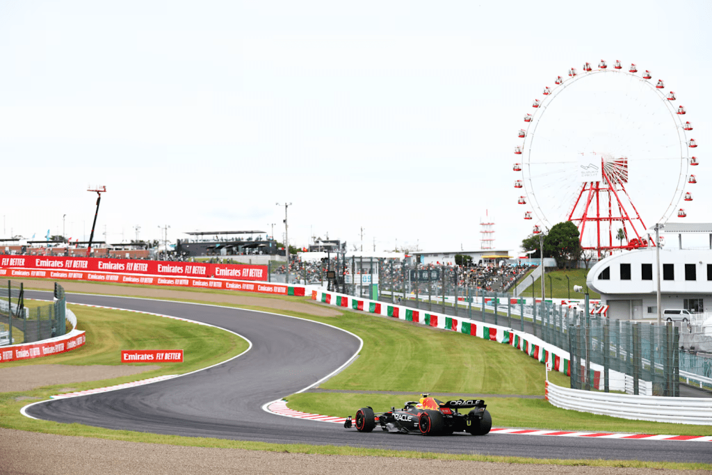 La Formula 1 ha ufficialmente esteso il contratto con il Circuito di Suzuka, assicurandosi la sua presenza nel calendario almeno fino al 2029. La nuova intesa di cinque anni mette fine a recenti voci secondo cui Osaka avrebbe tentato di ospitare il Gran Premio del Giappone dopo la scadenza dell'attuale contratto nel 2024.