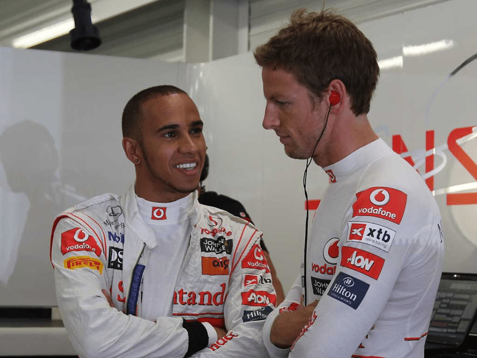 Jenson Button propone Fernando Alonso come sostituto di Lewis Hamilton in Mercedes. Il britannico rivela che lo spagnolo è il suo pilota preferito per rimpiazzare il connazionale a Brackley e formerebbe un duo molto forte per il team insieme a George Russell.