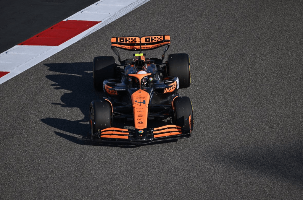 Conclusa la seconda sessione del primo giorno dei test di Formula 1 in Bahrain. Verstappen ancora in testa. Dietro troviamo Norris e Sainz .