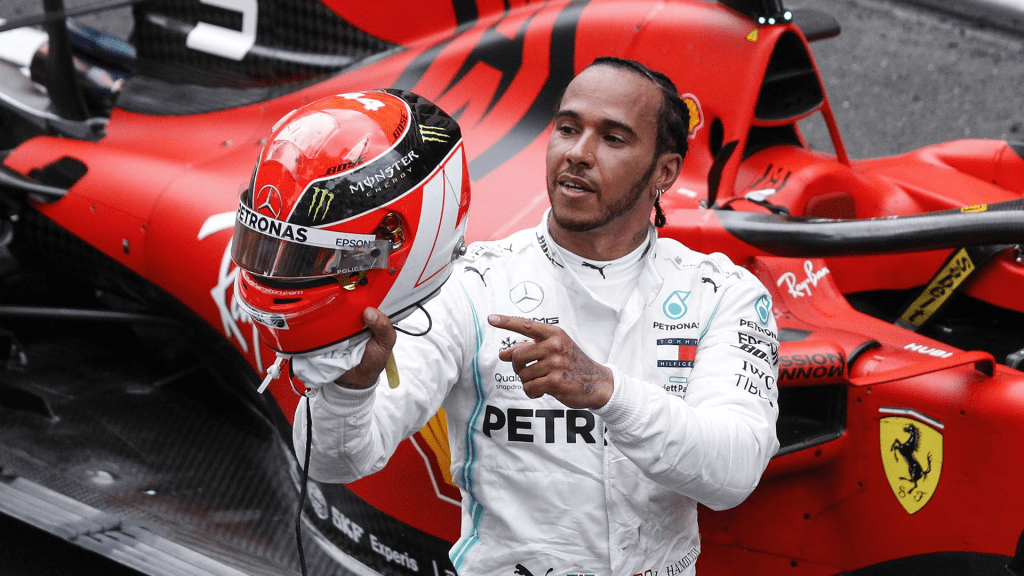 Giancarlo Minardi è scettico sulla scelta di Lewis Hamilton per la Scuderia Ferrari nel 2025, differendo dall'opinione di John Elkann. Il fondatore del team Minardi ritiene che Hamilton non sia una "garanzia di successo" e invita la Ferrari a concentrarsi sulla vettura anziché su un altro campione. Minardi avrebbe preferito mantenere Carlos Sainz.