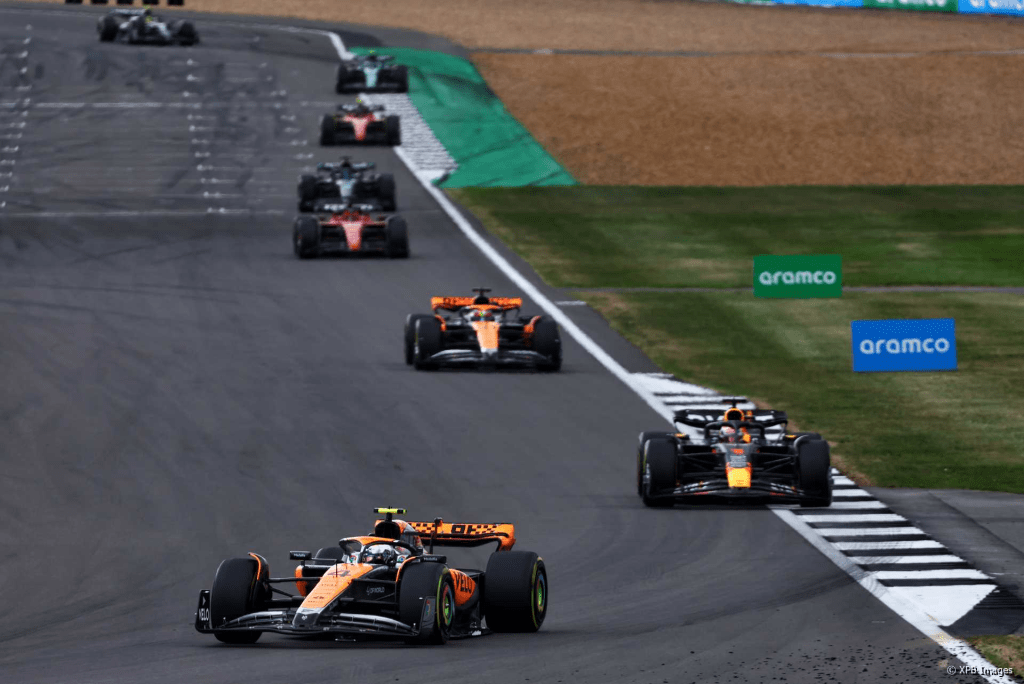 Il Gran Premio di Gran Bretagna resterà a Silverstone almeno fino al 2034 dopo che il circuito ha confermato un nuovo accordo decennale con la Formula 1 giovedì.