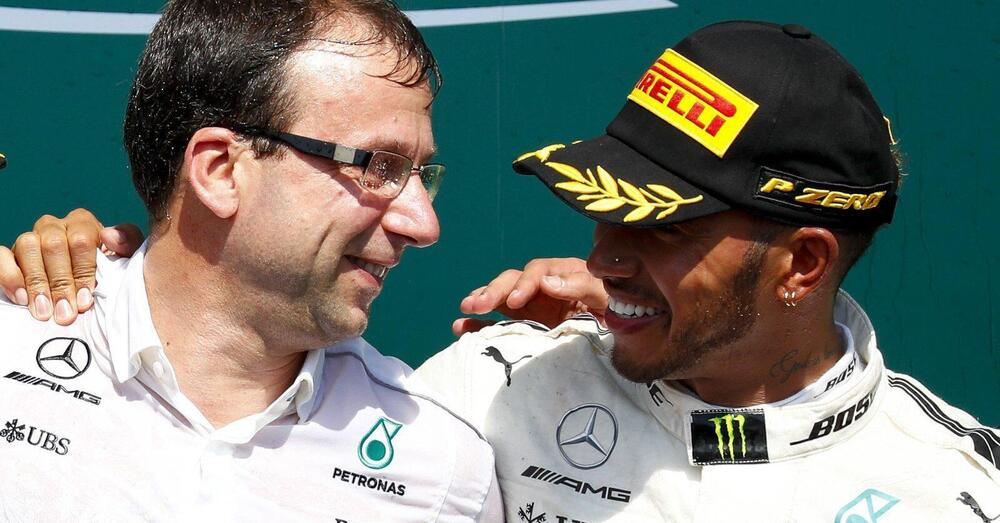 loic serra and lewis hamilton on the podium planetf1 1600x900 1