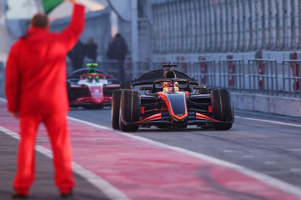 Il via dei test F2 nel Sakhir
