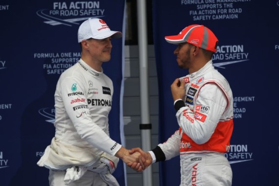 Il futuro di Hamilton in Ferrari segnerà indelebilmente la stagione 2025. Secondo Fisichella, Schumacher sarebbe felice di vederlo vincere.