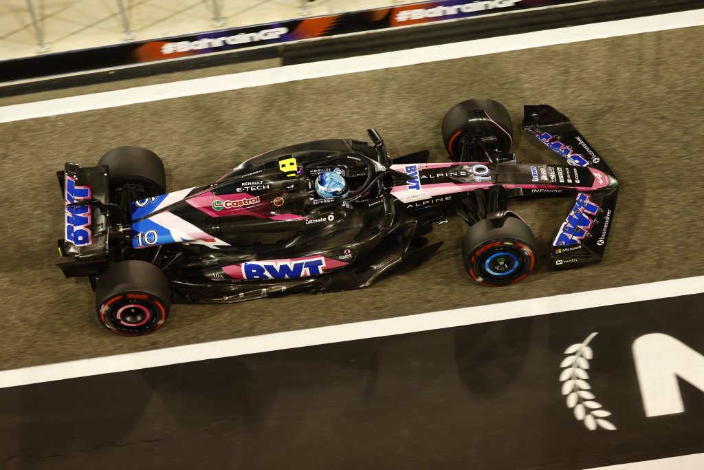 Max si aggiudica la prima pole position dell'anno, ma in Bahrain non sembra scappare così tanto. Qualifiche ottime per Hulkenberg.