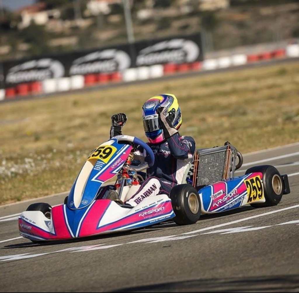 Non ci sono limiti ai sogni, perché se puoi sognarlo, puoi farlo; soltanto una cosa li rende impossibili: la paura di fallire. Chiedi ad un ragazzo di 18 anni appassionato di Motorsport qual è il suo sogno. Ti risponderà sicuramente guidare una Ferrari.