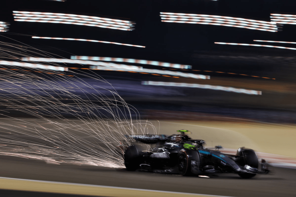 Mercedes ritiene che una configurazione meno focalizzata sulla qualifica le abbia impedito di competere con Max Verstappen per la pole position al Gran Premio di Formula 1 del Bahrain. Tuttavia, il team ritiene che allontanarsi dalla forte forma su singolo giro che ha permesso a Lewis Hamilton e George Russell di primeggiare nelle prove di giovedì fosse essenziale per avere una buona possibilità nella gara di sabato.