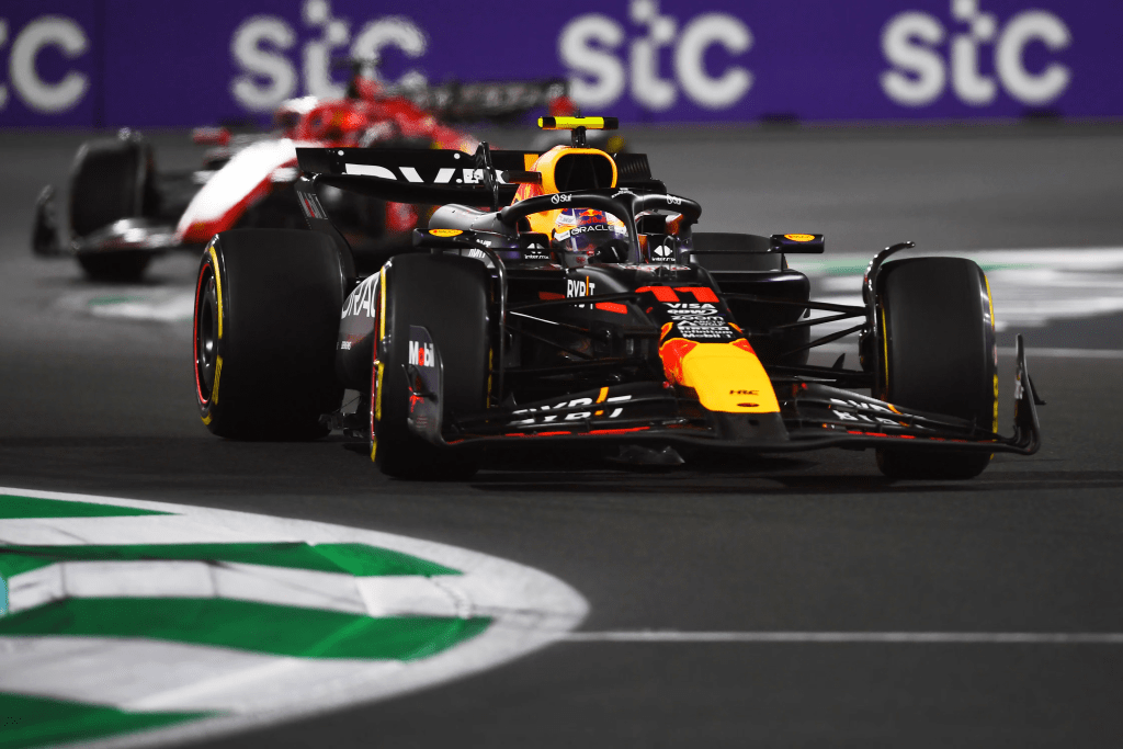 Sergio Perez si trova a soli quattro punti di penalità dalla squalifica per un Gran Premio a seguito dell'ultima infrazione nel Gran Premio dell'Arabia Saudita. Il pilota della Red Bull è stato penalizzato di cinque secondi per un unsafe release ai danni di Fernando Alonso.