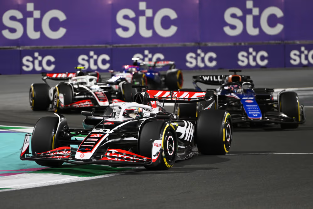 Magnussen ha svolto un ruolo importante durante il GP, permettendo ad Hulkenberg di difendersi e raggiungere il 10° posto, ottenendo un punto