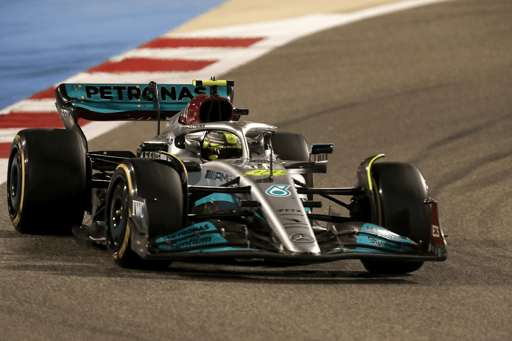 C'è una tendenza crescente nei confronti di Lewis Hamilton durante le sessioni di prove libere dei Gran Premi: sta perdendo tempo prezioso e dando un vantaggio a George Russell.
