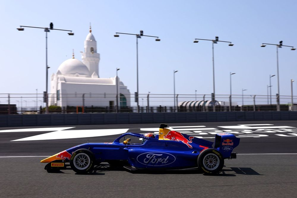 La nuova Red Bull Academy Programme accoglie Ford Motor Company come partner titolare del Red Bull Ford Academy Programme per la stagione 2024 della F1 Academy. Il debutto della Red Bull Ford Academy Programme car, guidata dalla pilota olandese Emely de Heus, è avvenuto nel primo round della stagione a Jeddah, in Arabia Saudita, lo scorso weekend. Il marchio Ford sarà ampiamente visibile sulla vettura, sul team e sull'abbigliamento del pilota.