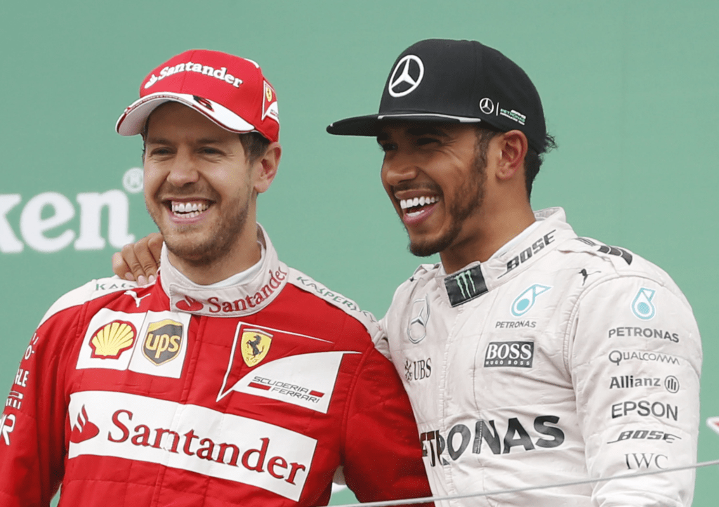 Sebastian Vettel ha condiviso le sue reazioni alla bomba lanciata da Lewis Hamilton in Ferrari e all'agitazione che circonda Max Verstappen alla Red Bull.