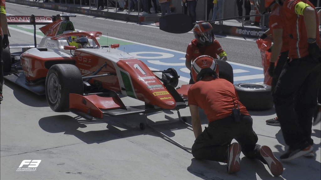 Vittoria al debutto per Arvin Lindblad, pilota del programma Junior Red Bull. Il britannico della Red Bull batte Van Hoepen e Fornaroli.