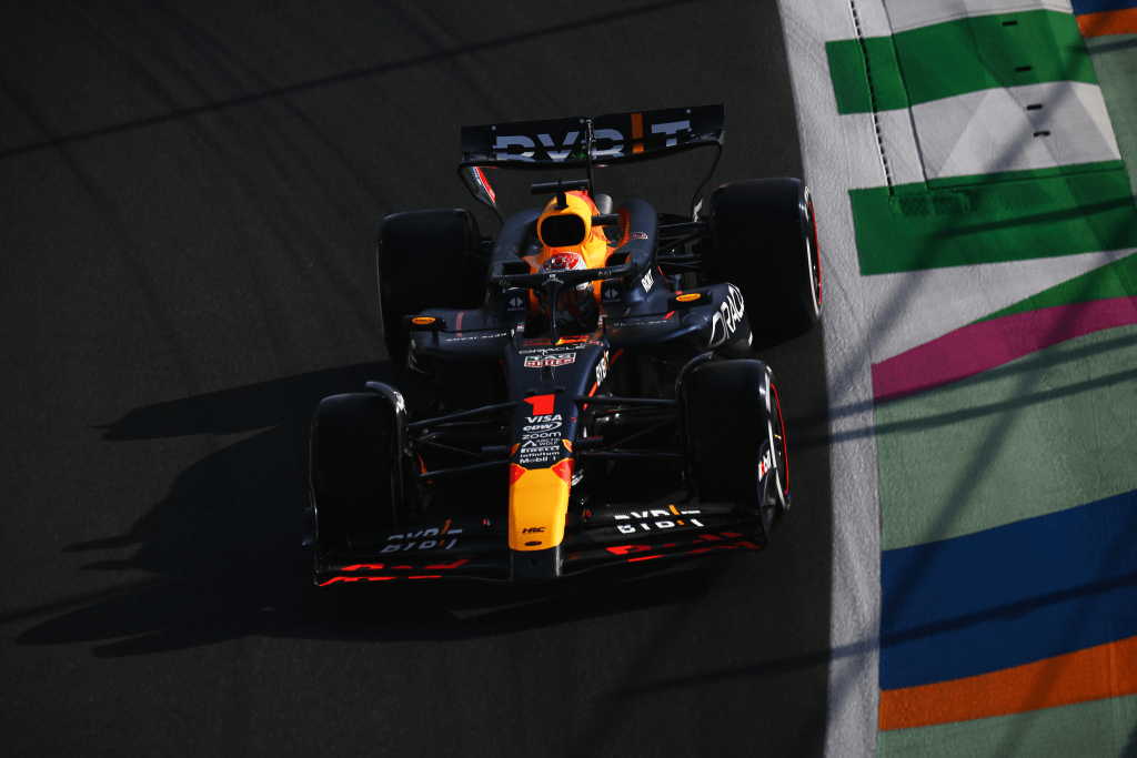 Max Verstappen ha spiegato il motivo per cui non è riuscito a chiudere in testa la seconda sessione di prove libere a Jeddah. Il pilota olandese ha suggerito che altri team avrebbero utilizzato più potenza, simile a quanto accaduto in Bahrain. Nonostante ciò, Verstappen ha valutato positivamente la giornata in Arabia Saudita.