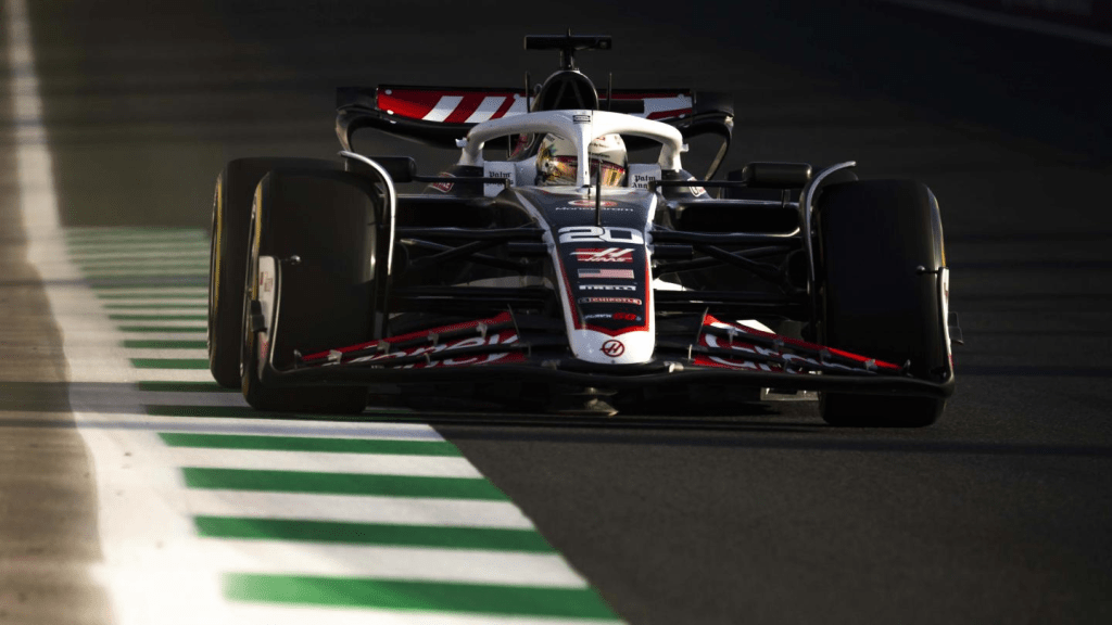 Il team Haas ha affrontato una giornata impegnativa durante le prove libere del Gran Premio dell'Arabia Saudita, con i piloti Kevin Magnussen e Nico Hülkenberg posizionatisi rispettivamente al 17° e 18° posto, distanziati di circa 1,2 secondi dal più veloce della giornata.