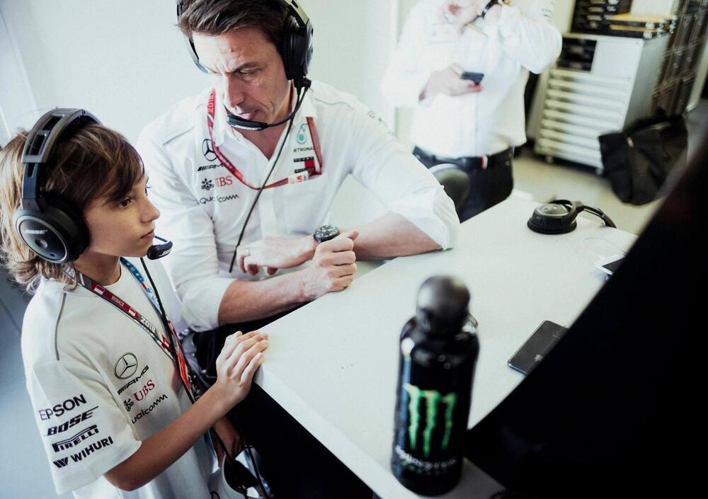 Kimi Antonelli è vicino a fare il suo esordio su una vettura di Formula 1. Per lui sono pronti diversi test sulle vecchie Mercedes ad effetto suolo. Un indizio per il 2025?