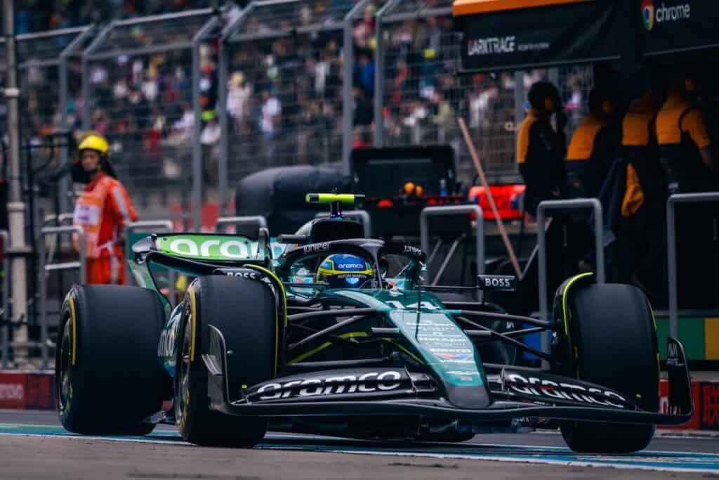 Alonso pit lane GP Cina Shanghai