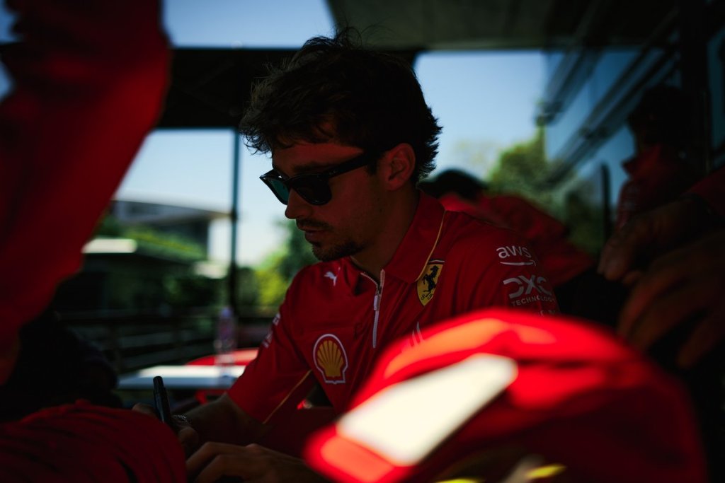 La stagione 2024 per Charles Leclerc non è iniziata nel migliore dei modi, numerosi i problemi riscontrati in queste prime quattro gare. Il giornalista, Roberto Chinchero, ha dichiarato a Motorsport Italia quali secondo lui siano i problemi attuali del pilota monegasco.