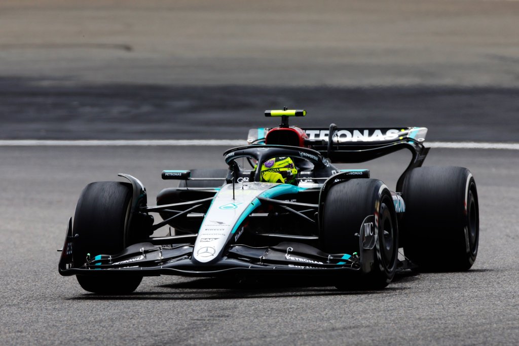 la W15 di Hamilton durante le qualifiche del Gran Premio di Cina 2024