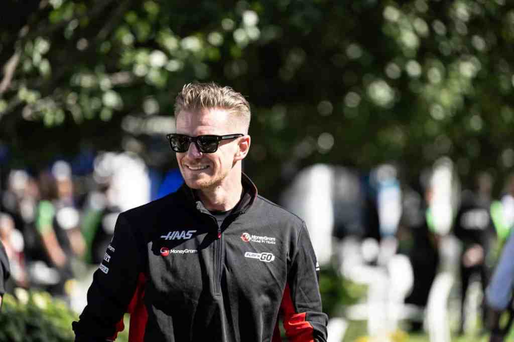 Nico Hulkenberg ha criticato Fernando Alonso per aver scelto la “curva sbagliata" per le sue tattiche difensive contro George Russell al Gran Premio d'Australia di Formula 1 che ha innescato un incidente alla fine della gara.