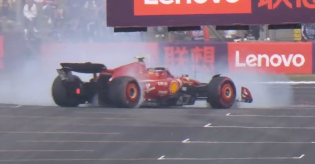 In queste qualifiche cinesi, dopo l'out in Q1 di Hamilton, Verstappen si prende la pole position. Perez secondo.