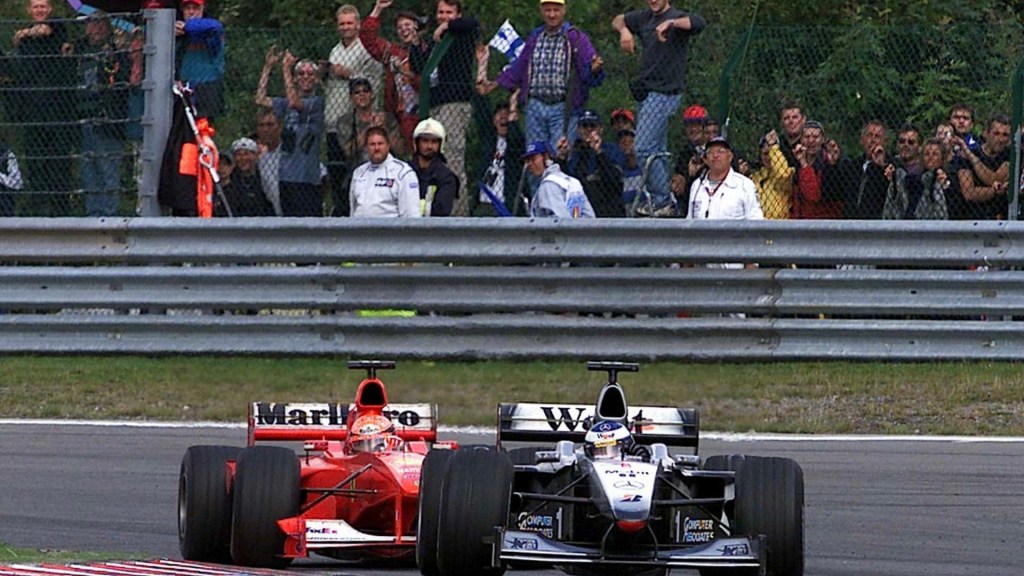 La McLaren di Hakkinen progettata da Newey contro Schumacher in Ferrari