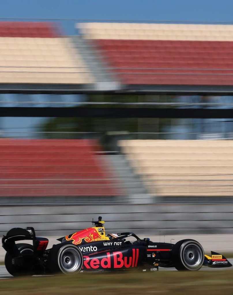 Formula 2 in pista durante la sosta per i consueti 3 giorni di test stagionali a Barcellona che hanno visto 3 piloti diversi concludere al comando delle sessioni: vediamo insieme com'è andata