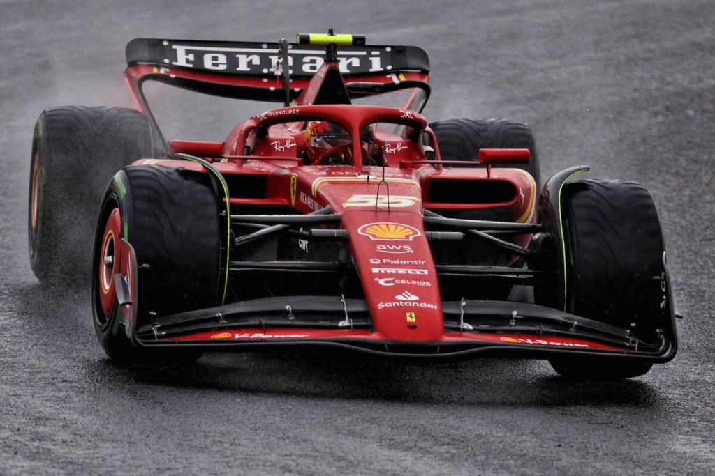 Carlos Sainz non nasconde un po' di delusione per i risultati in qualifica, ma spiega in che caso potrà essere competitivo.