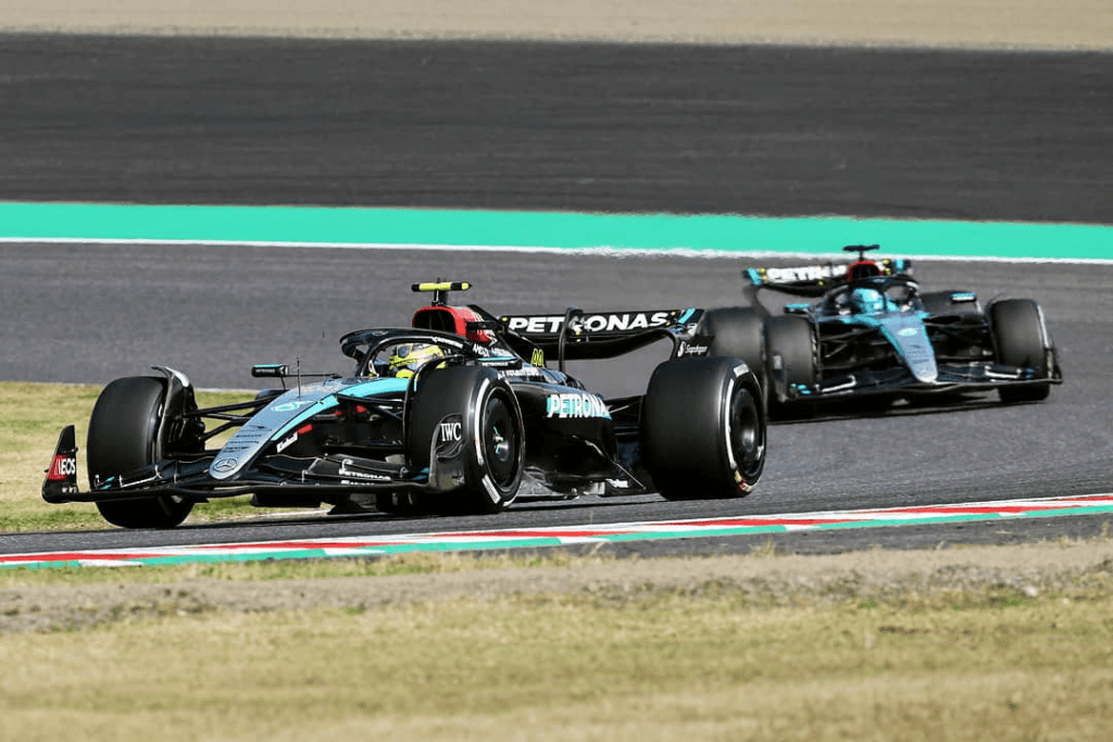 Le recenti dichiarazioni dell'ex ingegnere Ferrari, Luigi Mazzola, hanno acceso i riflettori sul mondo sulla figura di Toto Wolff, attuale team principal della Mercedes-AMG Petronas Formula One Team. Mazzola, noto per le sue opinioni dirette e senza mezzi termini, ha criticato aspramente Wolff e la situazione attuale della scuderia tedesca.