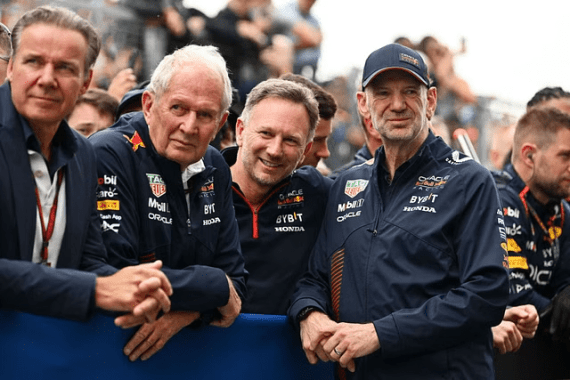 Adrian Newey è corteggiato da molti team di F1; ed Helmut Marko spiega che quelle di Aston Martin non sono le prime offerte che riceve.