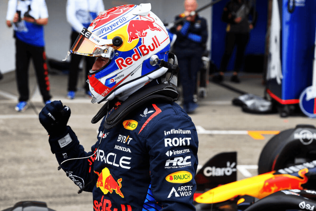Il mercato piloti è in fermento, anche se al momento non sono stati annunciati cambi di squadra. Tutti aspettano di vedere cosa farà Max Verstappen: il campione del mondo può prendersi tutto il tempo che vuole. Anche Mercedes non ha fretta. Altri team, invece, hanno un ultimatum da rispettare.