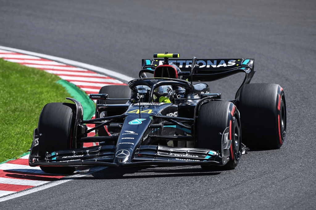 Continuano le difficoltà per Mercedes e Wolff spiega che è importante ricostruire la squadra per migliorare. E sulla scelta del pilota...