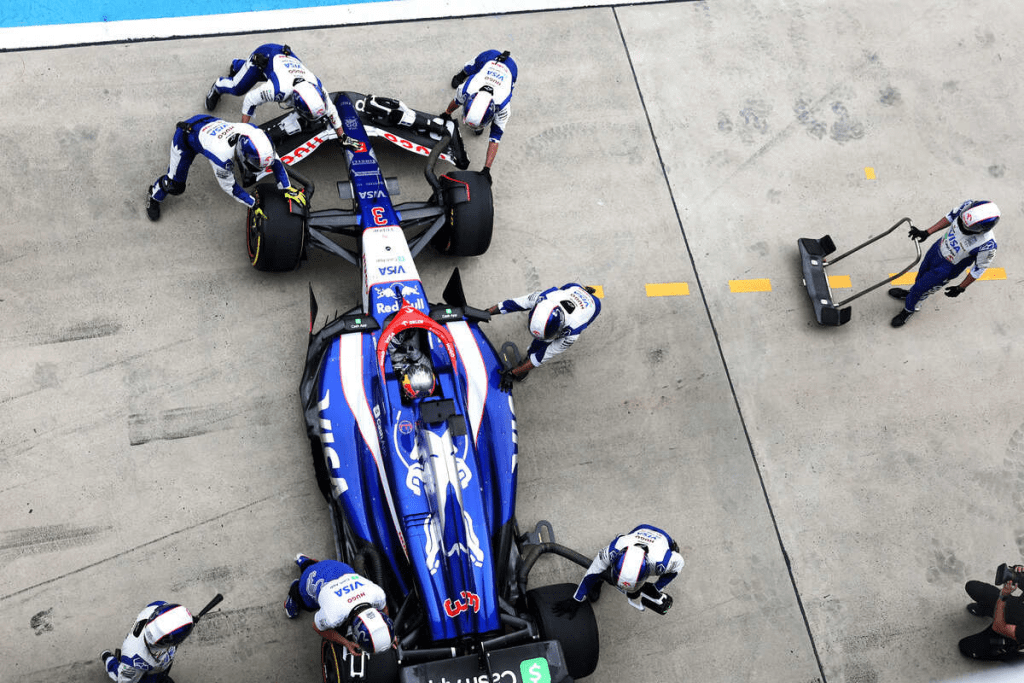 Al termine del Gran Premio della Cina, Daniel Ricciardo è stato chiamato dagli steward per un presunto sorpasso sotto regime di safety car, il quale gli costerà una penalità di tre posizioni in griglia al prossimo Gran Premio di Miami.