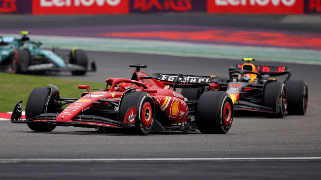 Fred Vasseur, team principal della Ferrari, ha dichiarato che la differenza di prestazioni tra la sua squadra e la McLaren è minima, stimata in non più di un decimo di secondo a seconda del circuito.