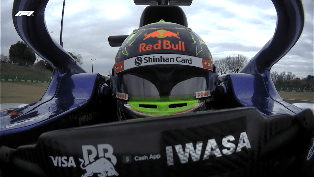 Max Verstappen e la Red Bull sono tornati in testa alla classifica nelle Prove Libere 1 del GP del Giappone. L'attuale campione del mondo ha condotto la prima sessione del fine settimana in casa Honda con Sergio Pérez secondo e Carlos Sainz terzo.