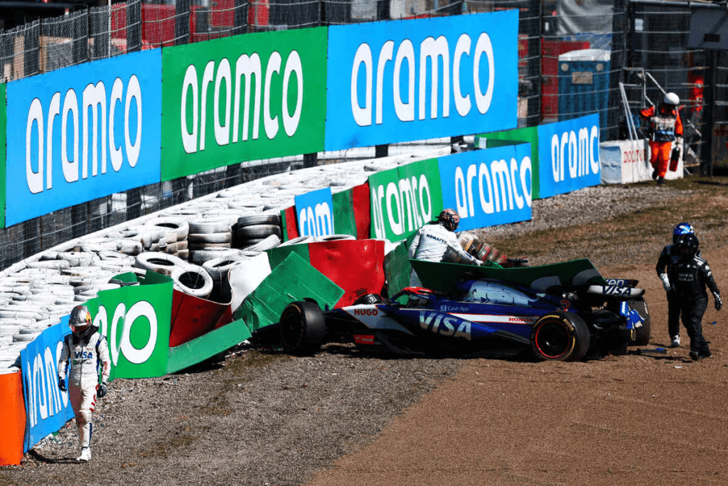 Il telaio Williams schiantato da Alex Albon nel primo giro del GP del Giappone di Formula 1 è stato danneggiato: verrà rimandato in fabbrica per le riparazioni.