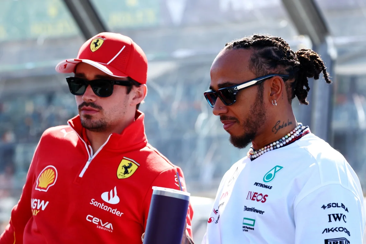 lewis Hamilton e Charles leclerc durante la parate del GP di Austtralia