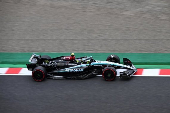 la W15 di Lewis Hamilton durante le qualifiche del Gran Premio del Giappone 2024