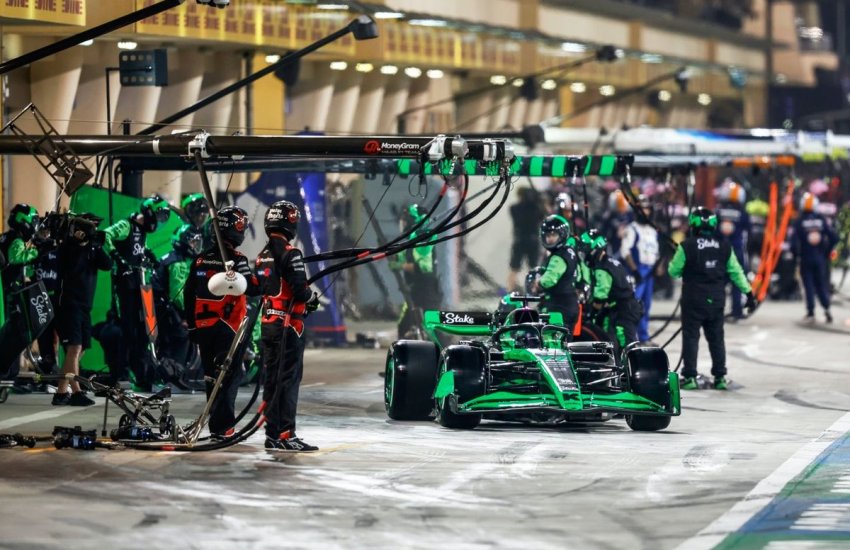Sauber pit stop